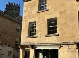 Luxury Georgian Townhouse In The Heart of Bath
