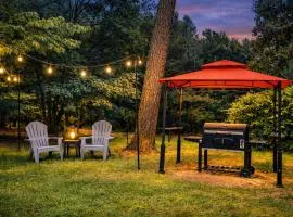 Tree Farm Stay Fire Pit & Grill WOW-King Suite