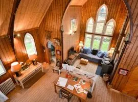 The Tabernacle, Design-led Converted Chapel with Hot Tub, Highland Perthshire