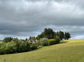 Cowden Farmhouse, near Stonehaven. โรงแรมในGlenbervie
