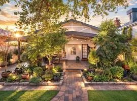 Charming 4 Bedroom Villa, Tamworth