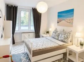 Amazing apartment in the heart of Berlin next to Check Point Charlie, 1 to 4 Guests