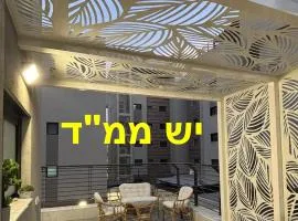 Blue in the desert - luxury apartment 10 min walk from the mall