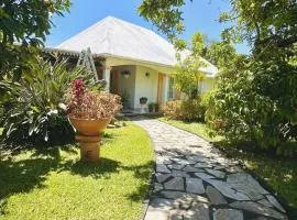 Maison lumineuse avec jardin à Sainte-Rose, 160 m², 6 personnes