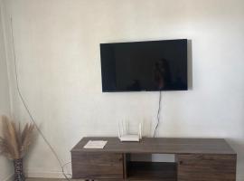 Casa de dos plantas, amueblada, hotel a Bella Unión