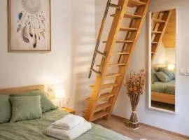 Hiša Lunna - Apartments in a Forest Paradise