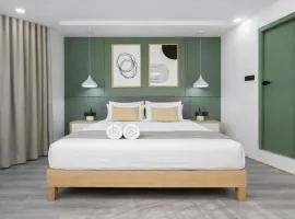 Cosy 1 Bedroom Studio with King Bed Kitchenet in Central Kathmandu with Terrace