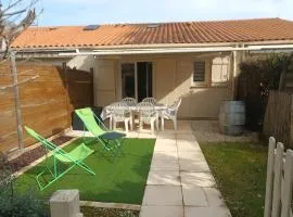 Maisonnette Les Mathes - piscine - Tennis - 4 pers