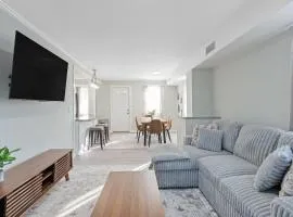 7 Min to NYC, Modern New Apartment