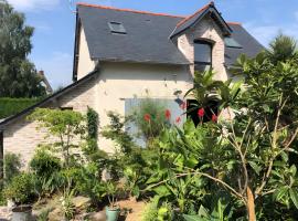 La Petite Maison Dans La Jungle, Hotel in Chartres-de-Bretagne
