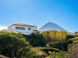 Pico Island Villa 38, Hotel in Santo António