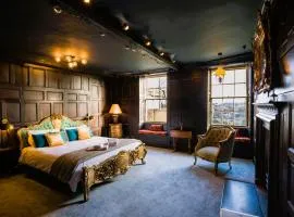 The Old House Apartment