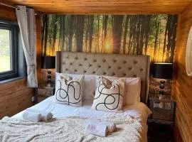 Otter 1 - Private Hot Tub - Bali Inspired Lodge - Bath - Longleat - Wiltshire