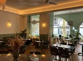 Logis Hôtel Restaurant Grand Hôtel de Lyon