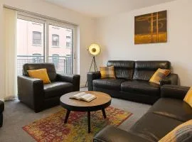 Waterfront Walk 3 Bedroom Apartment with Parking Pets and Workspace