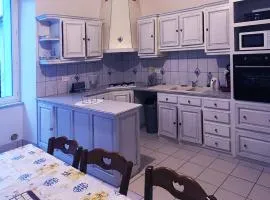 MAISON ENTIERE CENTRE-VILLE DE 4 à 12 PERSONNES