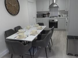 Deluxe Home Royston, Hotel in Royston