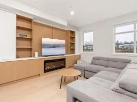 Brand New 3BR Townhome - Roof Top Patio and Garage