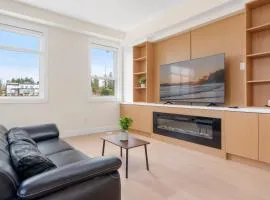 Newly Built 3BR Townhome - Rooftop Patio and Garage