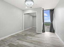 Luxury Penthouse - Reese Tower, khách sạn ở Tulsa
