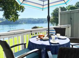 Lakefront Moneta Home with Kayaks and Dock, hotel a Moneta