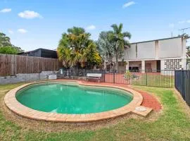 Value 3 Beds Family Stay with Pool Near Bay and Shops