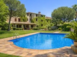 Catalunya Casas Majestic history for 32 guests, 10km to the beach