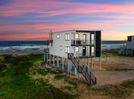 Surfside Beachfront Retreat - 4 Private Decks with Ocean Views - 5BR, hotel din Freeport