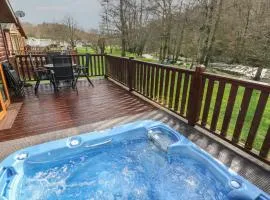 3 Riverside Lodge