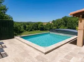 Charmant gîte de Lacrouzette avec piscine chauffée et bain balnéo proche d'Albi
