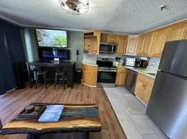 Snowshoe Ski-InSki-Out Steps to Ballhooter Lift Mountain Lodge Condo