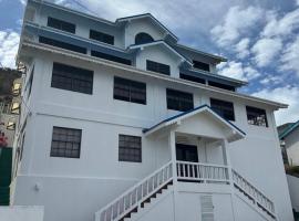 Taylor's Apartments Bequia - One bedroom apartments perfect for singles, couples & small families, hotel sa Derrick
