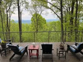 Spectacular Mountain Retreat- Serene Views!- The Groovy Groundhog