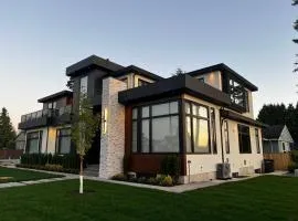 Cozy 2 Bedroom Suite in Burnaby