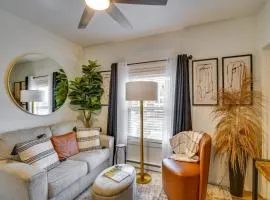 Easy Access to Dtwn Tacoma! Stylish Couples Condo