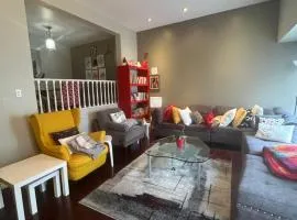 Cozy Room With Private Washroom Conveniently Located On West Hamilton Mountain Close To Hamilton Airport Mohawk College St Josephs Hospital William Connell Park Entertainment