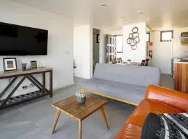 Revolucion Border - Stylish Downtown Suite
