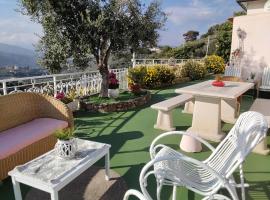 VILLA PANORAMICA & IDROMASSAGGIO 008031-LT-0055, hôtel à Imperia