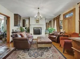West Suite in Gillespie House -Steps to Main Street!