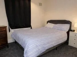 Cozy Private Blackout Room