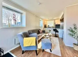 3 Beds - Near Airport - Free Parking - Central Leknes