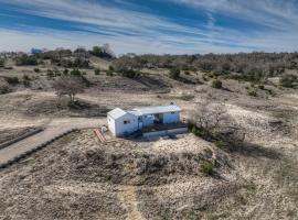 K Loma Vista with Hill Country Views, Hotel in Center Point