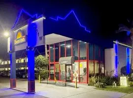 Days Inn by Wyndham Los Angeles LAX Airport Stadium Area