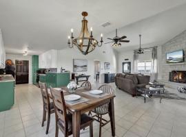 Casa Blanca: Hot-tub, Fire Pit, Hill Country Views โรงแรมในLuckenbach