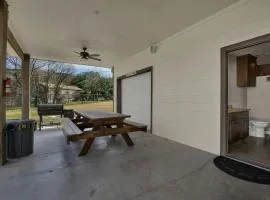 Let's Go Tubing! Awesome House-Next to River!