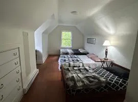 Vancouver Guest House- 10 Min to YVR, Free Parking & High Speed Wi-Fi