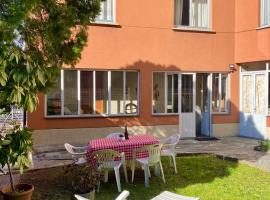 CASA QUANZITO -Casa intera con giardino e parcheggio privato, ideale per famiglie, hotel a Dervio