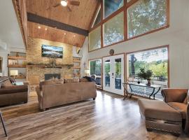 Gettin' Guada loopy with Hot Tub & Riverfront, hotell i Schumannsville