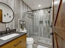 Southern Charm - Near Main With Hot Tub
