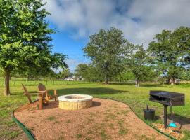Luxurious & Intimate Cottage in Fred Wine Country! โรงแรมในLuckenbach